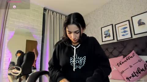 Valen online show from 05/06/26, 11:48