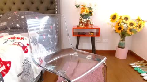 Snapshot of valentina_ferrer0 chatting on 12/19/24, 10:00 Valen Ferrer online show from 12/19/24, 10:00