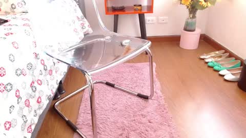 Snapshot of valentina_ferrer0 chatting on 12/27/24, 06:31 Valen Ferrer online show from 12/27/24, 06:31