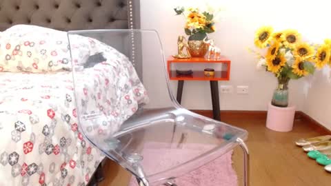 Snapshot of valentina_ferrer0 chatting on 12/27/24, 09:32 Valen Ferrer online show from 12/27/24, 09:32