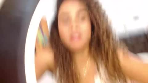 Snapshot of valentina_ferrer0 chatting on 02/13/25, 07:52 Valen Ferrer online show from 02/13/25, 07:52