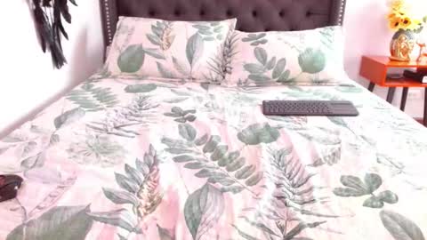 Snapshot of valentina_ferrer0 chatting on 10/07/25, 07:00 Valen Ferrer online show from 10/07/25, 07:00