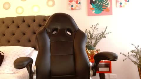 Valen Ferrer online show from 04/08/26, 10:21