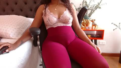 Valen Ferrer online show from 04/11/26, 06:45