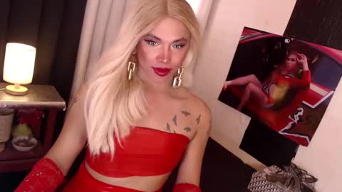 Snapshot of valentina_goddess_tsxxx chatting on 12/11/24, 07:09 Amanda online show from 12/11/24, 07:09