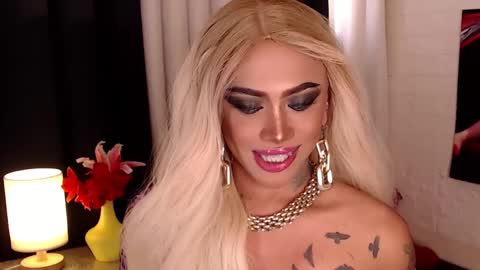 Snapshot of valentina_goddess_tsxxx chatting on 12/19/24, 03:40 Amanda online show from 12/19/24, 03:40