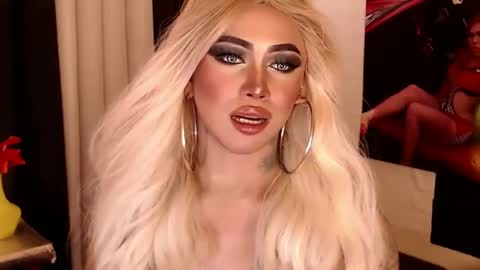 Snapshot of valentina_goddess_tsxxx chatting on 12/23/24, 03:29 Amanda online show from 12/23/24, 03:29