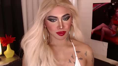 Snapshot of valentina_goddess_tsxxx chatting on 12/23/24, 06:33 Amanda online show from 12/23/24, 06:33