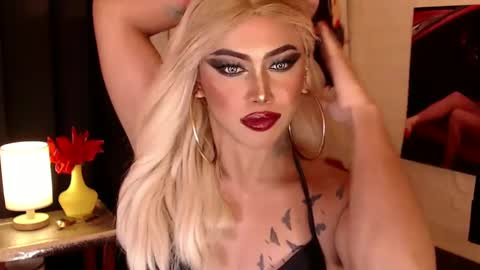 Snapshot of valentina_goddess_tsxxx chatting on 12/23/24, 06:58 Amanda online show from 12/23/24, 06:58