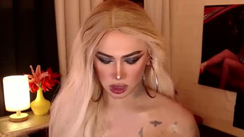Snapshot of valentina_goddess_tsxxx chatting on 12/24/24, 09:22 Amanda online show from 12/24/24, 09:22