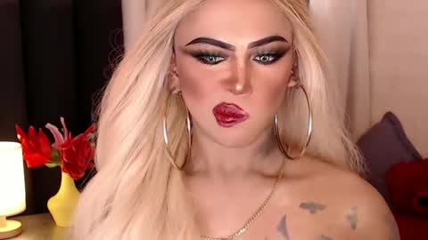 Snapshot of valentina_goddess_tsxxx chatting on 01/05/25, 11:22 Amanda online show from 01/05/25, 11:22