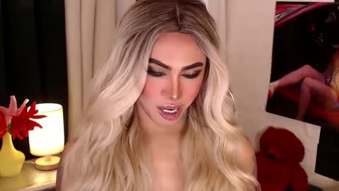 Snapshot of valentina_goddess_tsxxx chatting on 02/06/25, 10:21 Amanda online show from 02/06/25, 10:21