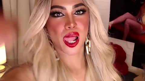 Snapshot of valentina_goddess_tsxxx chatting on 02/07/25, 04:27 Amanda online show from 02/07/25, 04:27