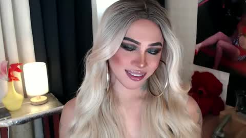 Snapshot of valentina_goddess_tsxxx chatting on 02/16/25, 01:25 Amanda online show from 02/16/25, 01:25