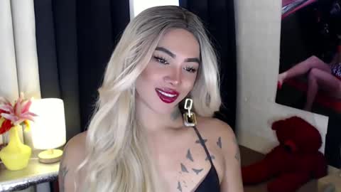 Snapshot of valentina_goddess_tsxxx chatting on 02/18/25, 01:43 Amanda online show from 02/18/25, 01:43