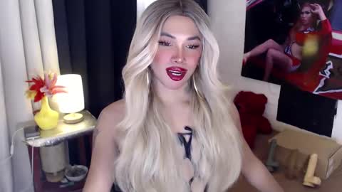 Snapshot of valentina_goddess_tsxxx chatting on 02/19/25, 05:16 Amanda online show from 02/19/25, 05:16