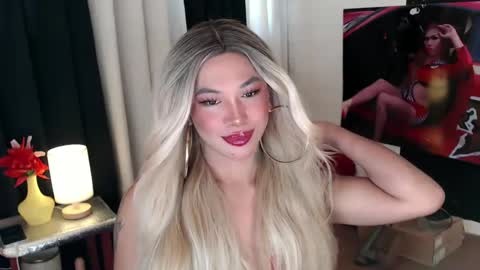 Snapshot of valentina_goddess_tsxxx chatting on 03/05/25, 01:42 Amanda online show from 03/05/25, 01:42