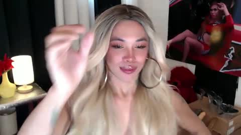 Snapshot of valentina_goddess_tsxxx chatting on 03/10/25, 07:53 Amanda online show from 03/10/25, 07:53