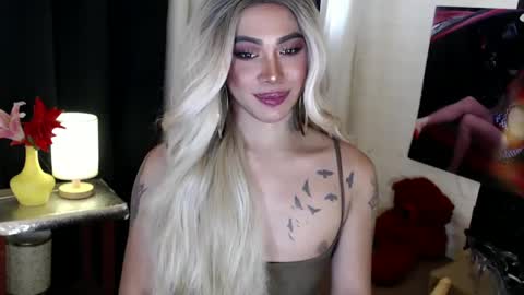 Snapshot of valentina_goddess_tsxxx chatting on 03/11/25, 12:54 Amanda online show from 03/11/25, 12:54