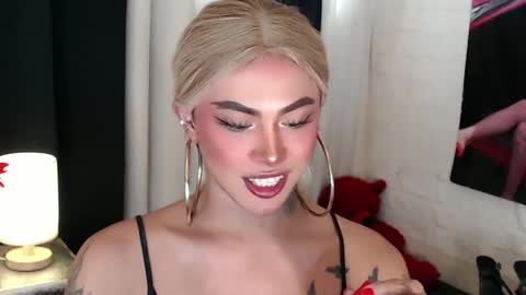 Snapshot of valentina_goddess_tsxxx chatting on 03/12/25, 05:13 Amanda online show from 03/12/25, 05:13
