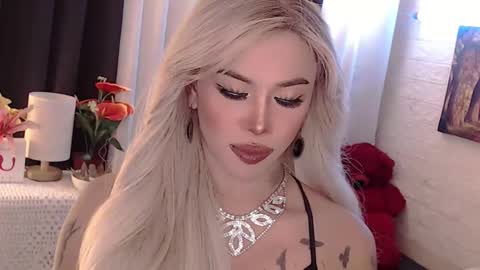 Snapshot of valentina_goddess_tsxxx chatting on 10/09/25, 03:37 Amanda online show from 10/09/25, 03:37