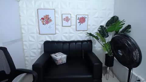 Snapshot of valentina_mature chatting on 02/08/25, 09:04 Valentina online show from 02/08/25, 09:04