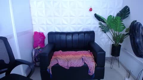 Valentina  online show from 10/21/25, 10:10