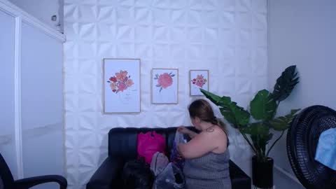 Valentina  online show from 11/26/25, 10:44