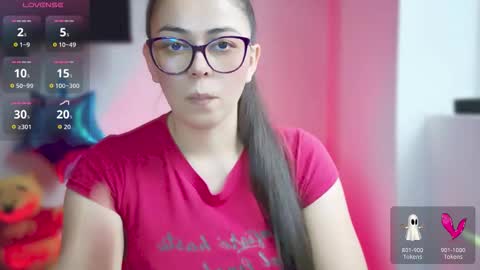 Snapshot of valentina_nappi96 chatting on 12/17/25, 09:21 VALE online show from 12/17/25, 09:21