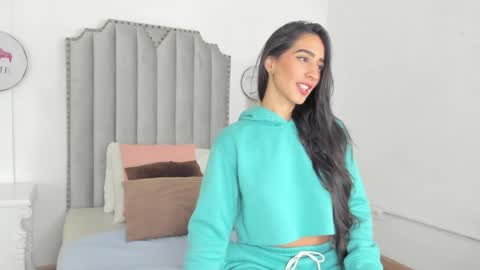 Snapshot of valentina_ross_ chatting on 06/08/26, 12:05 Valentina online show from 06/08/26, 12:05