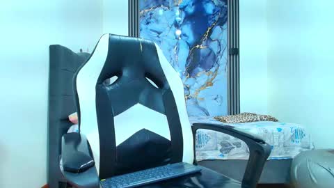 valentina_y_sneiderr online show from 02/23/26, 07:11