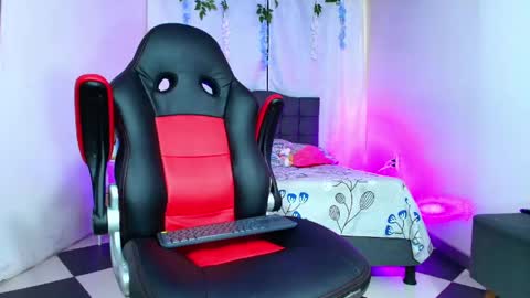 valentina_y_sneiderr online show from 05/27/26, 11:02