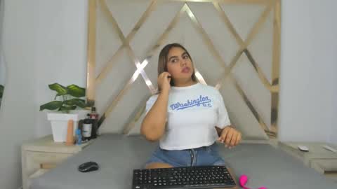 Snapshot of valentinaasm chatting on 03/26/26, 01:06 valentinaasm online show from 03/26/26, 01:06