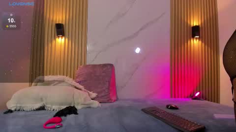 valentinaliux_ online show from 03/04/26, 11:27