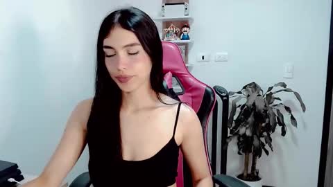 Snapshot of valentinasweet_ chatting on 11/07/25, 12:10 Valentina online show from 11/07/25, 12:10