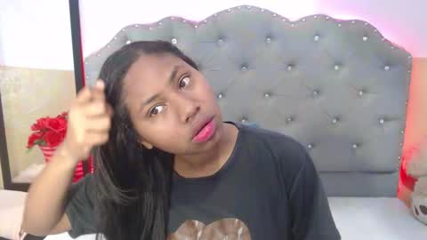 valentina vega online show from 11/18/25, 03:01