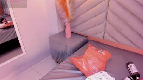 Mia  online show from 11/16/25, 07:30