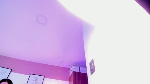 Mia  online show from 11/23/25, 07:35