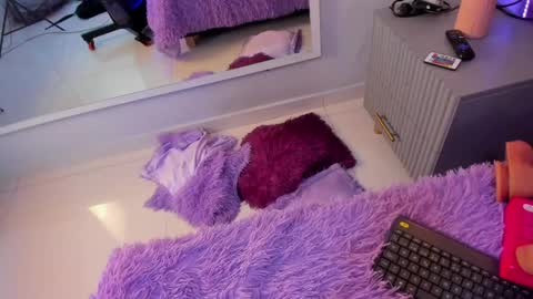 Mia  online show from 04/20/26, 08:10