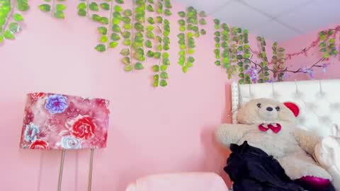 Snapshot of valentinee_xo chatting on 06/16/26, 12:46 valentinee_xo online show from 06/16/26, 12:46