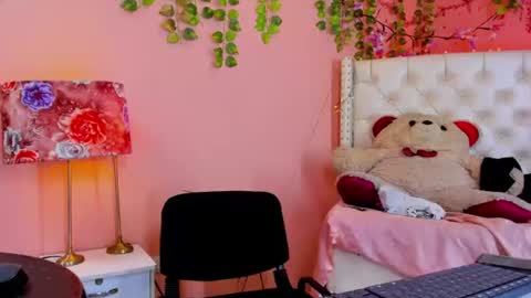Snapshot of valentinee_xo chatting on 06/19/26, 05:45 valentinee_xo online show from 06/19/26, 05:45
