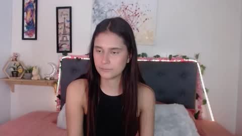 V A L E N T I N I online show from 10/28/25, 07:49