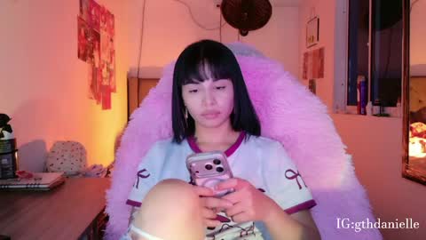 Snapshot of valentinna_5 chatting on 05/13/26, 04:21 Danielle Please help me to reach 300 thumbs up online show from 05/13/26, 04:21