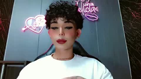 Snapshot of valentinne_marian chatting on 11/28/25, 08:00 Marian online show from 11/28/25, 08:00