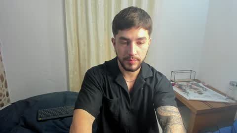 valentino online show from 12/24/24, 11:33