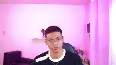 Snapshot of valentino_08 chatting on 04/07/26, 09:26 Valentino online show from 04/07/26, 09:26