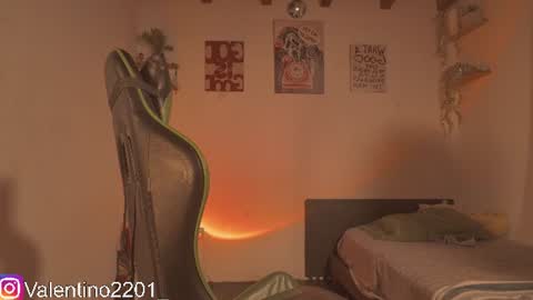 Snapshot of valentino_2201 chatting on 06/24/26, 11:15 Valentino - 15 OFF valentino2201 online show from 06/24/26, 11:15