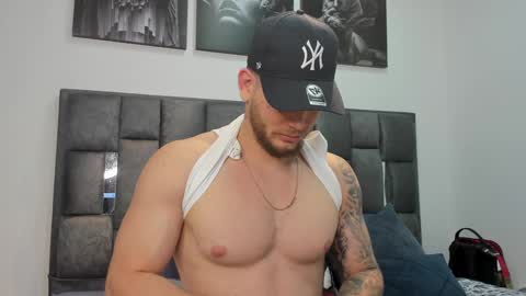 Snapshot of valentino_ferrari28 chatting on 12/19/24, 01:39 Valentino Ferrari online show from 12/19/24, 01:39