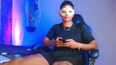 Snapshot of valentino_fs chatting on 09/11/25, 03:28 Mistery Guy online show from 09/11/25, 03:28