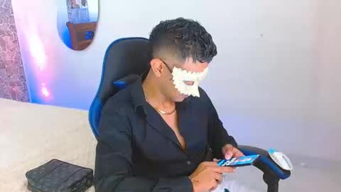 Snapshot of valentino_fs chatting on 09/17/25, 11:39 Mistery Guy online show from 09/17/25, 11:39